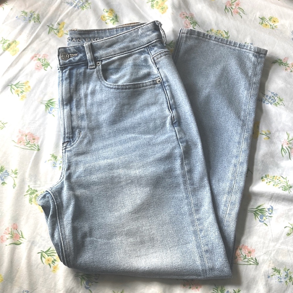 American Eagle Faded “Mom Straight Jean” - Sz 6S